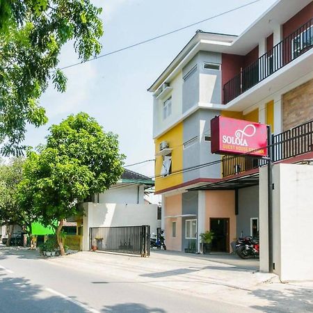 Hotel RedDoorz Syariah near Purwosari Train Station Solo Zewnętrze zdjęcie