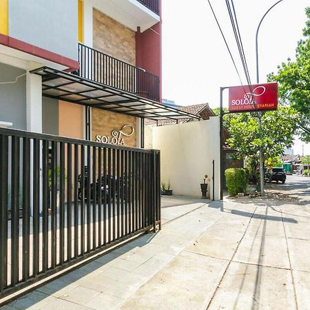 Hotel RedDoorz Syariah near Purwosari Train Station Solo Zewnętrze zdjęcie