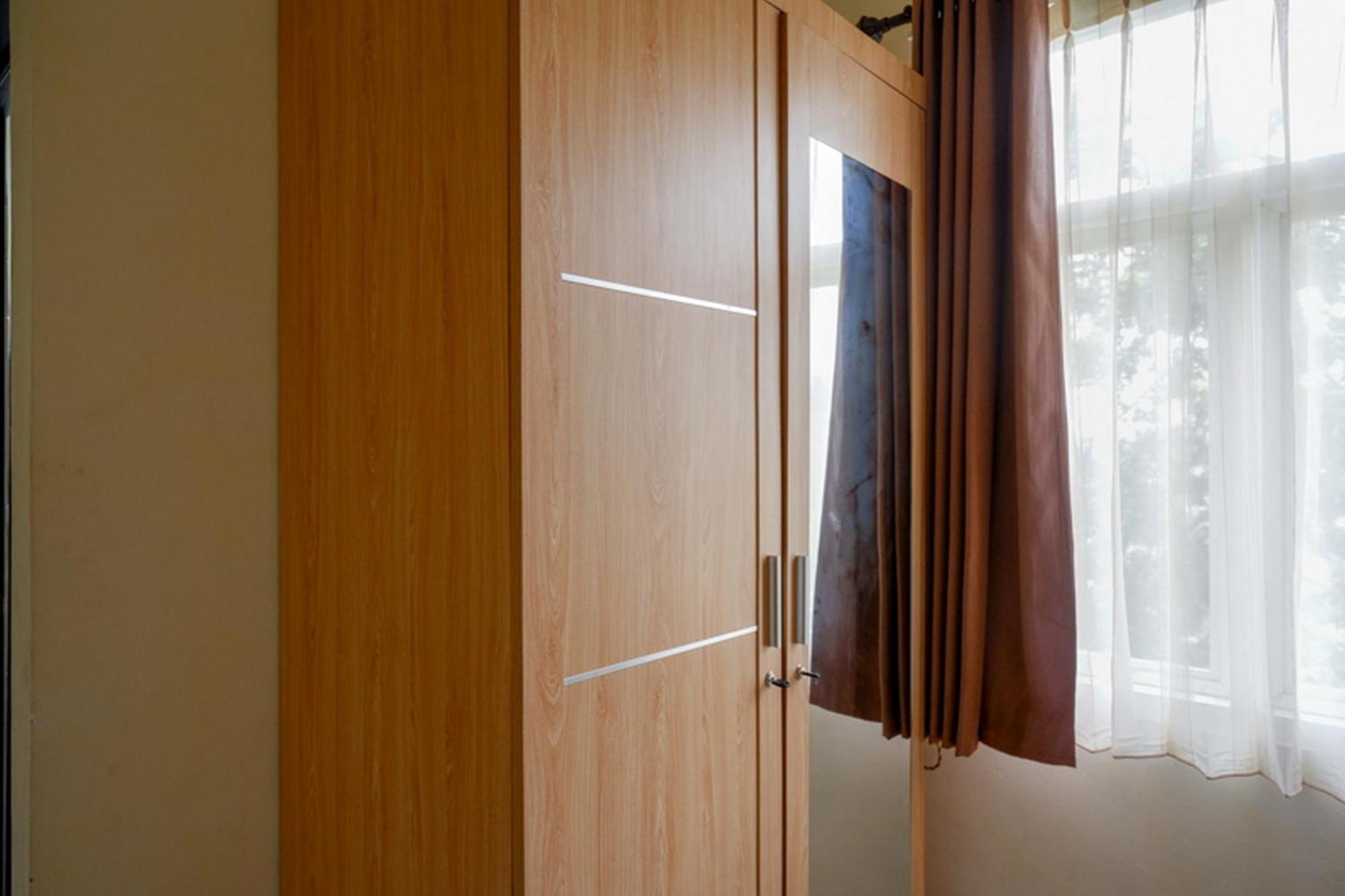 Hotel RedDoorz Syariah near Purwosari Train Station Solo Zewnętrze zdjęcie