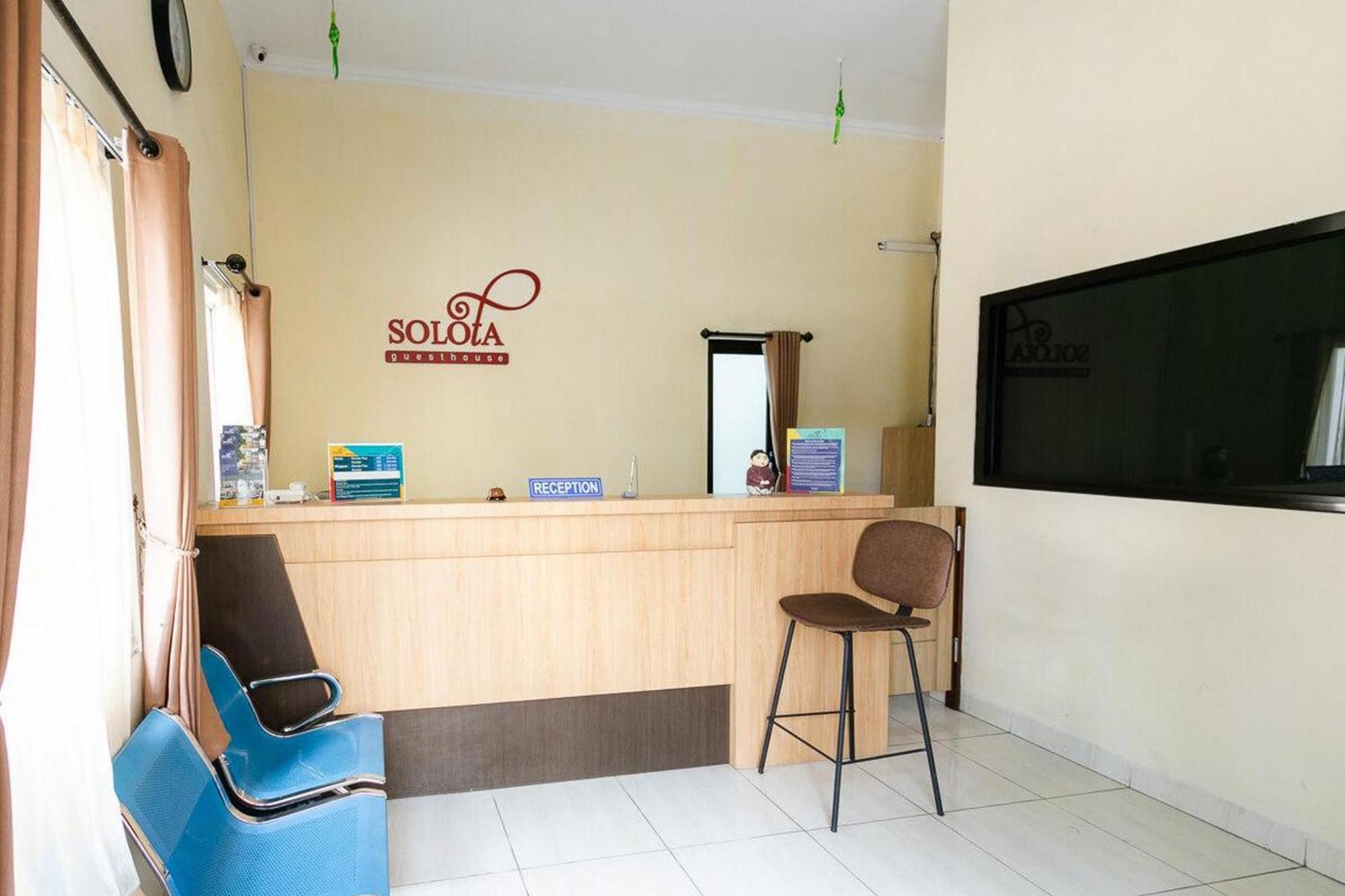 Hotel RedDoorz Syariah near Purwosari Train Station Solo Zewnętrze zdjęcie